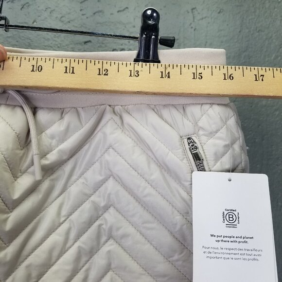 Athleta Apres Ski Shorts Women's 8 Solstice Quilted Cream Pull On Pockets NEW - Picture 14 of 16